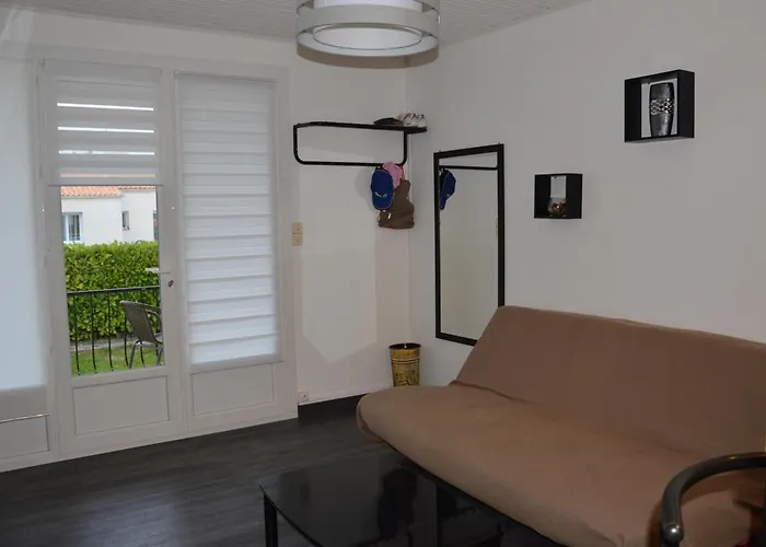 בית נופש Maison De Vacances A 1200M De La Plage, Animaux Admis - Fr-1-323-535 סנט-אילר-דה-רייה