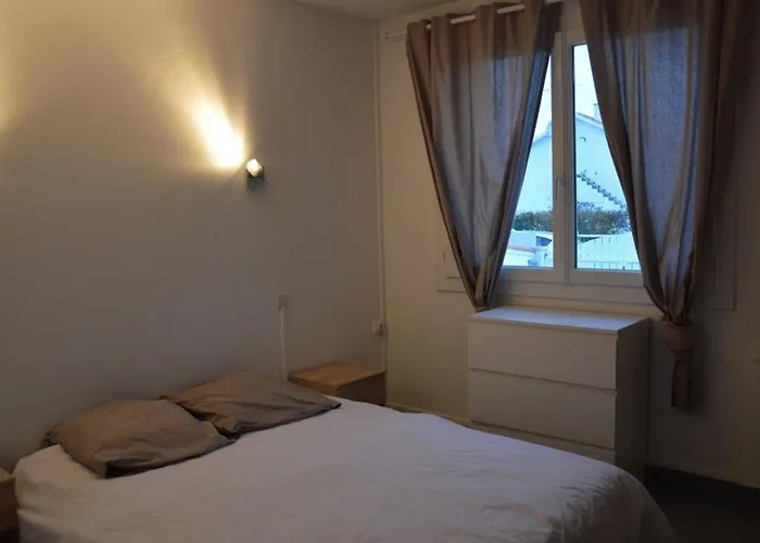 בית נופש Maison De Vacances A 1200M De La Plage, Animaux Admis - Fr-1-323-535 סנט-אילר-דה-רייה