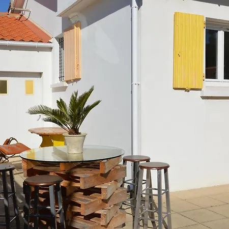 Holiday home Maison Renovee Avec Jardin, Proche Plage, Ideale Famille, Wifi Inclus - Fr-1-323-535 *